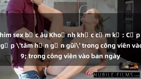 phim sex bắc âu Khoảnh khắc cấm kỵ: Cặp đôi bị bắt gặp 'tâm hồn gần gũi' trong công viên vào ban ngày
